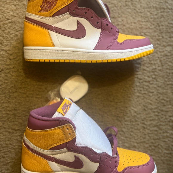 Jordan 1 University Gold - Picture 6 of 8